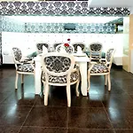 Manhattan Hotel & Restaurant 