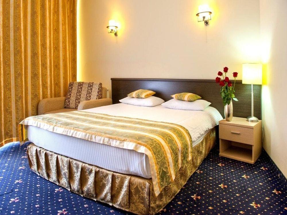 Manhattan Hotel&restaurant 4*