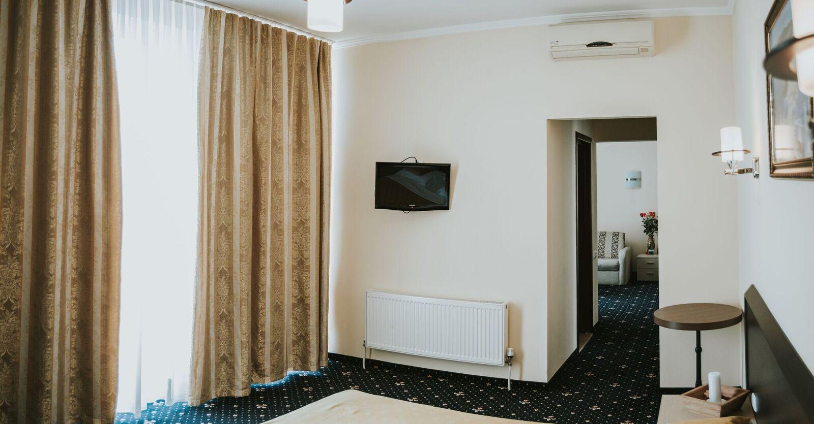 Hotel Manhattan Hotel&restaurant 4*