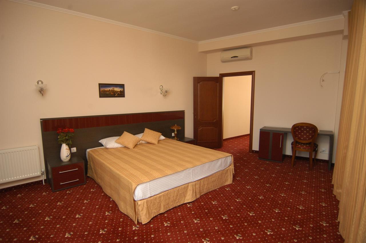 Manhattan Hotel&restaurant